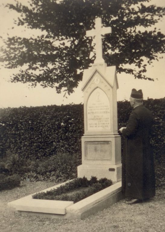 La tomba di P. Berthier a Grave